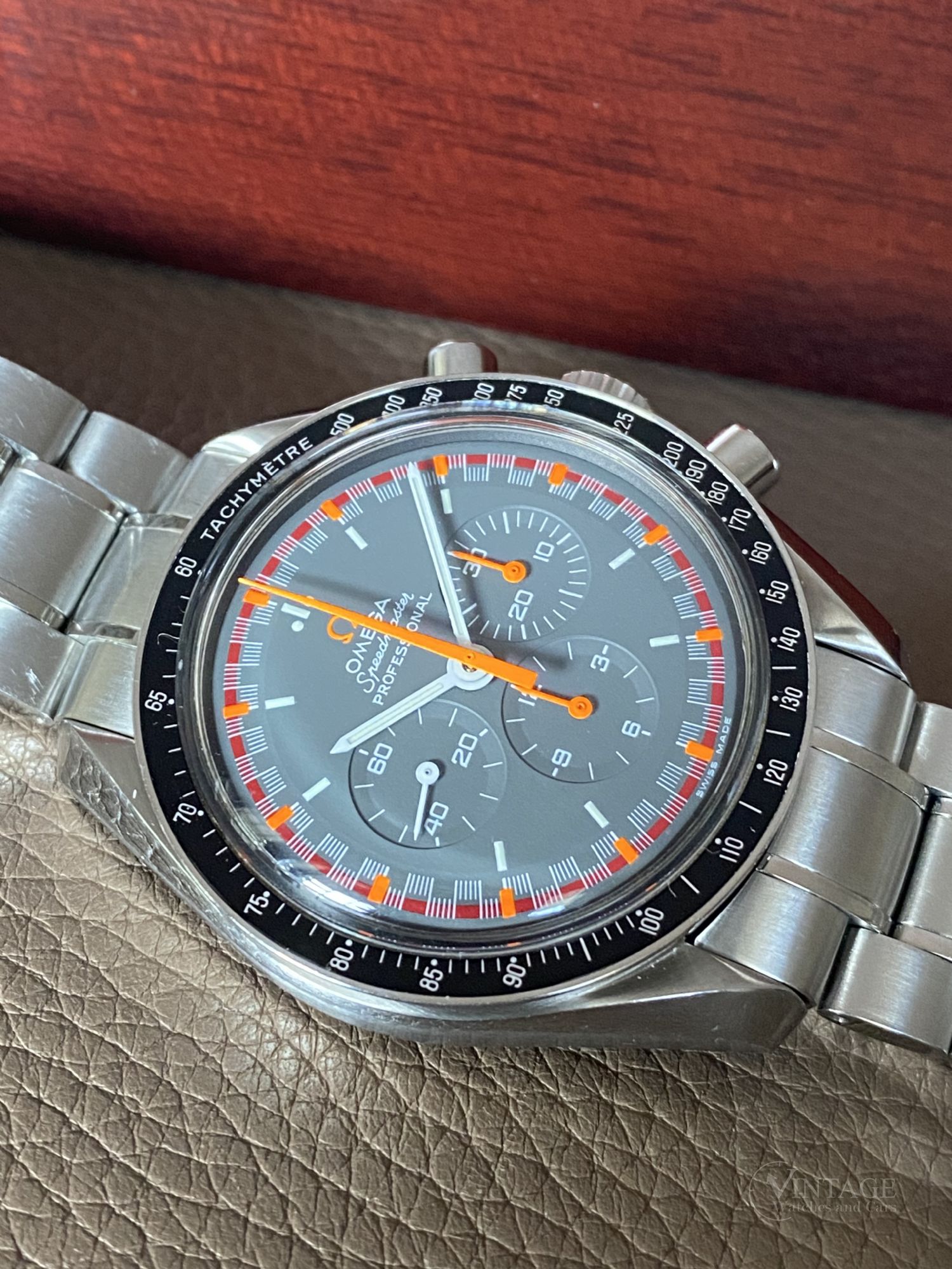 omega speedmaster 2004